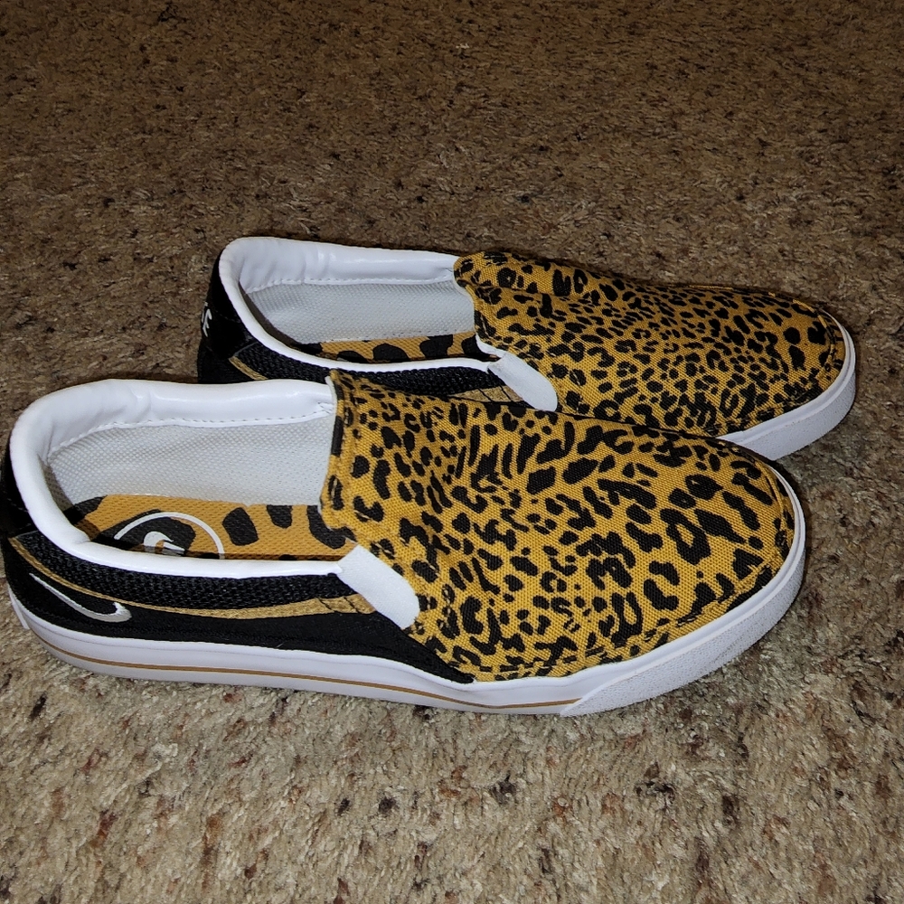 Nike slip ons